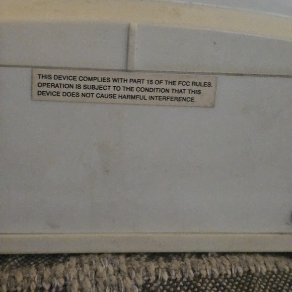 VINTAGE SUNTONE RADIO. "THE CURVE" WORKS WELL DEPENDING ON WHERE IT LIVES. CUTE - Picture 6 of 7